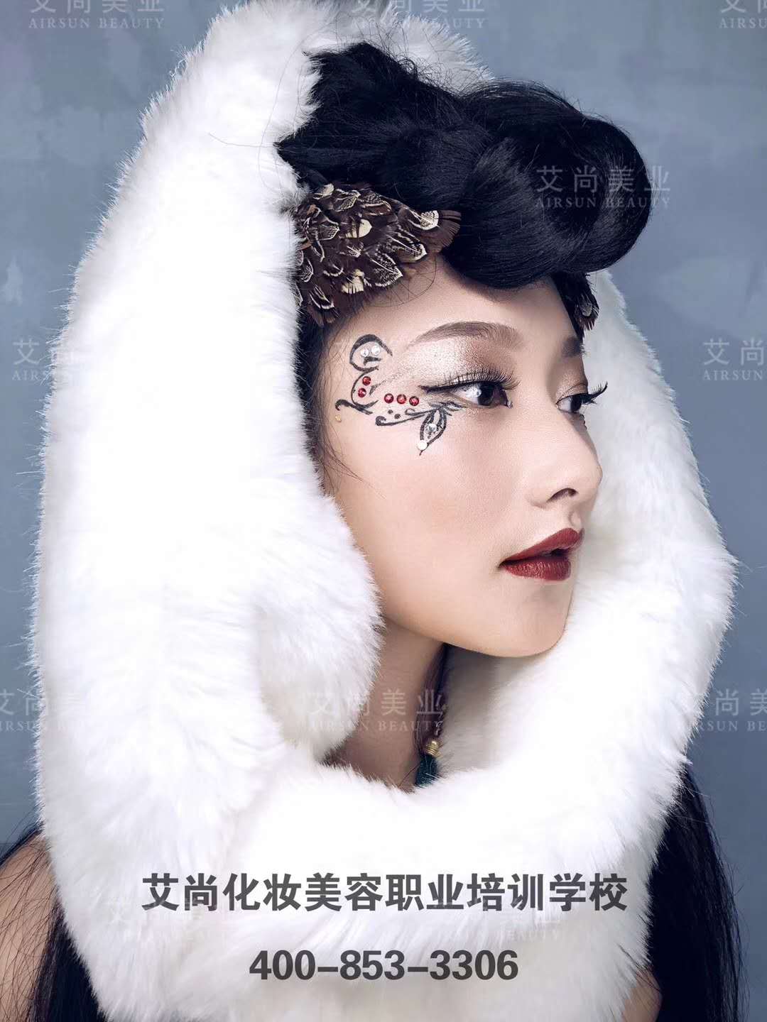 【艾尚美业】时尚班学生上课作品(图4)