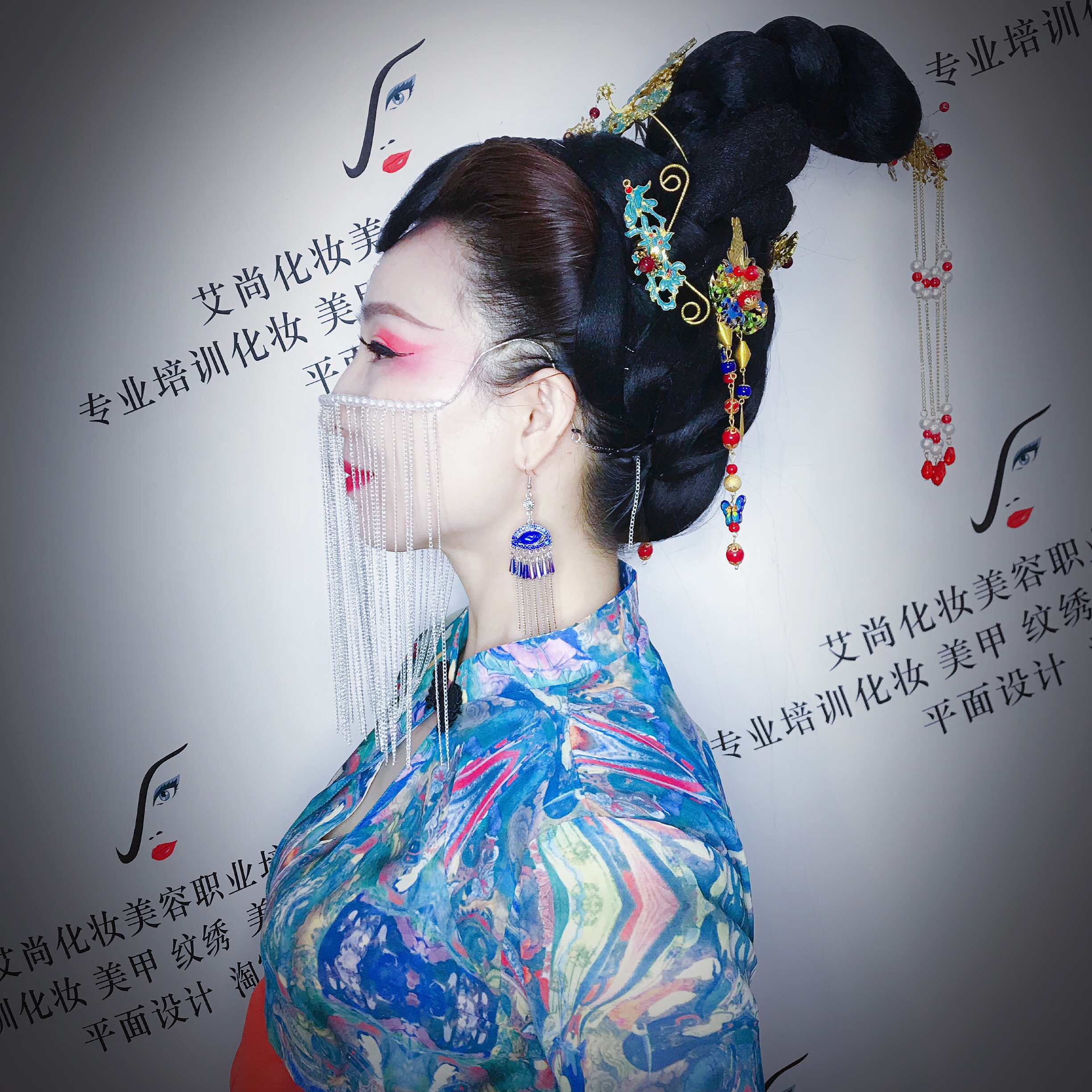 学日常彩妆造型、专业化妆师培训到漯河艾尚(图1) 学日常彩妆造型、专业化妆师培训到漯河艾尚(图1)
